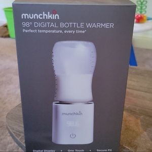 Munchkin 98° digital bottle warmer